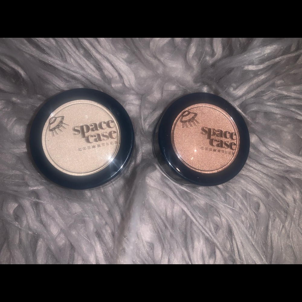 Space case cosmetics duo 1c and 1b